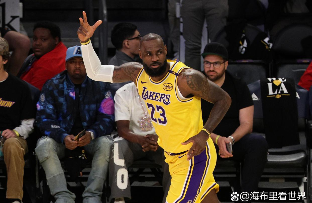 詹姆斯在德国队比赛中重返赛场，大比分获胜引发热议！开云正版APP下载