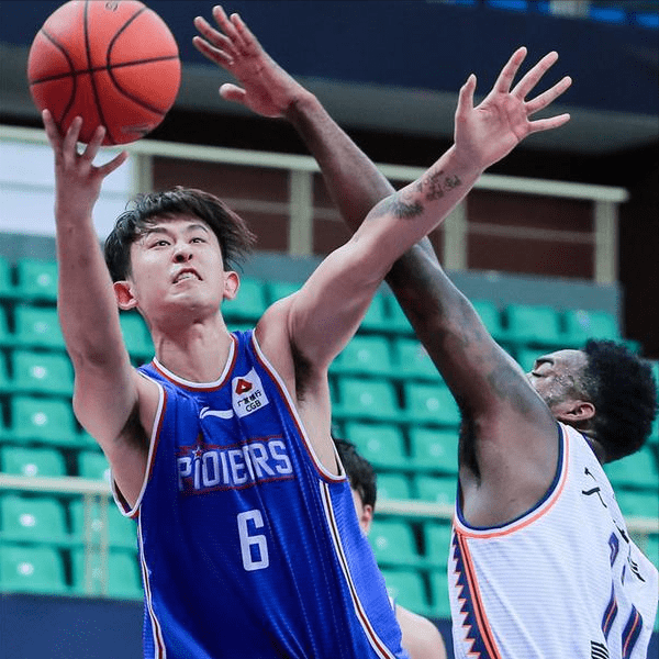 板球赛场再起风云：粤西鲨队队小胜东城独角兽队，脚步移动更到位经验成为胜负手的简单介绍